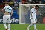 pemain-argentina-lionel-messi-tertunduk-setelah-kalah-dari-kolombia-dalam-copa-america-2019.jpg