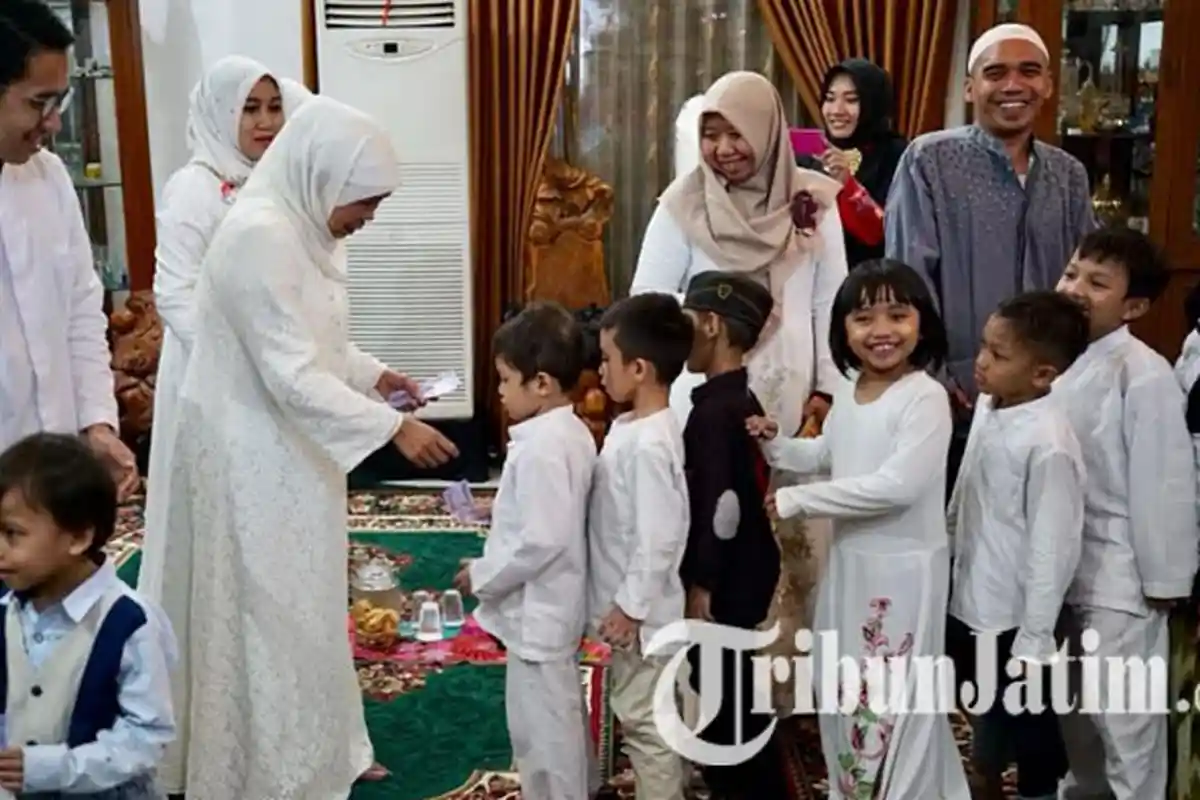 Khofifah Indar Parawansa Ajak Masyarakat Agar Tetap Damai dan Harmonis Pasca Bulan Ramadan