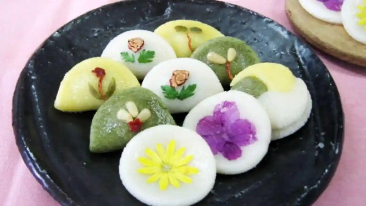 Legitnya Hwajeon, Kue Tradisional Korea Selatan dari Bunga Sungguhan