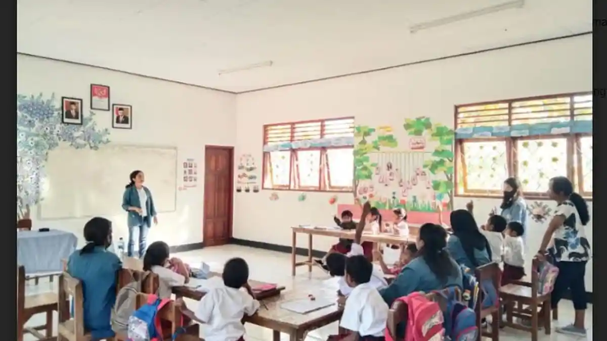 Mahasiswa KKNT-PPM Unwira Kupang Adakan Program Amancalistung di SD GMIT Baumata 