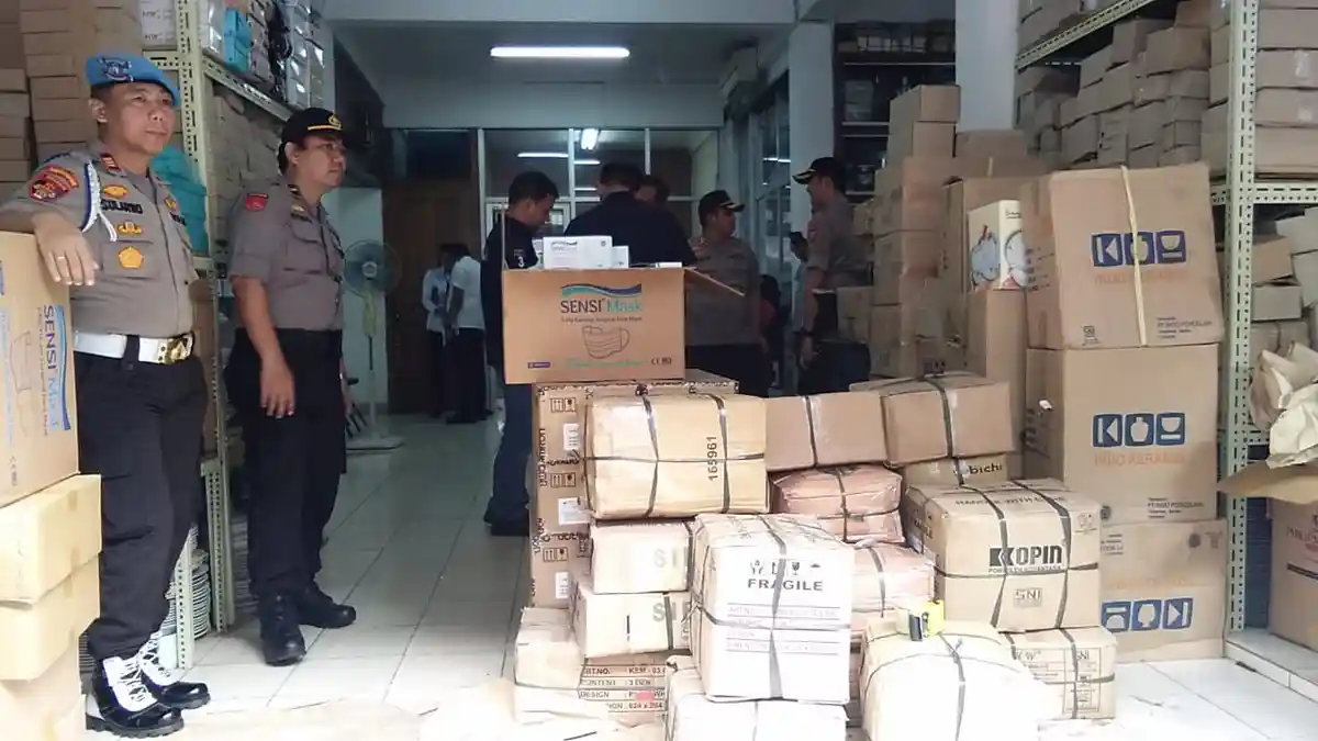 Sidak Distributor Masker di Glodok, Kabareskrim Pastikan Stok Aman