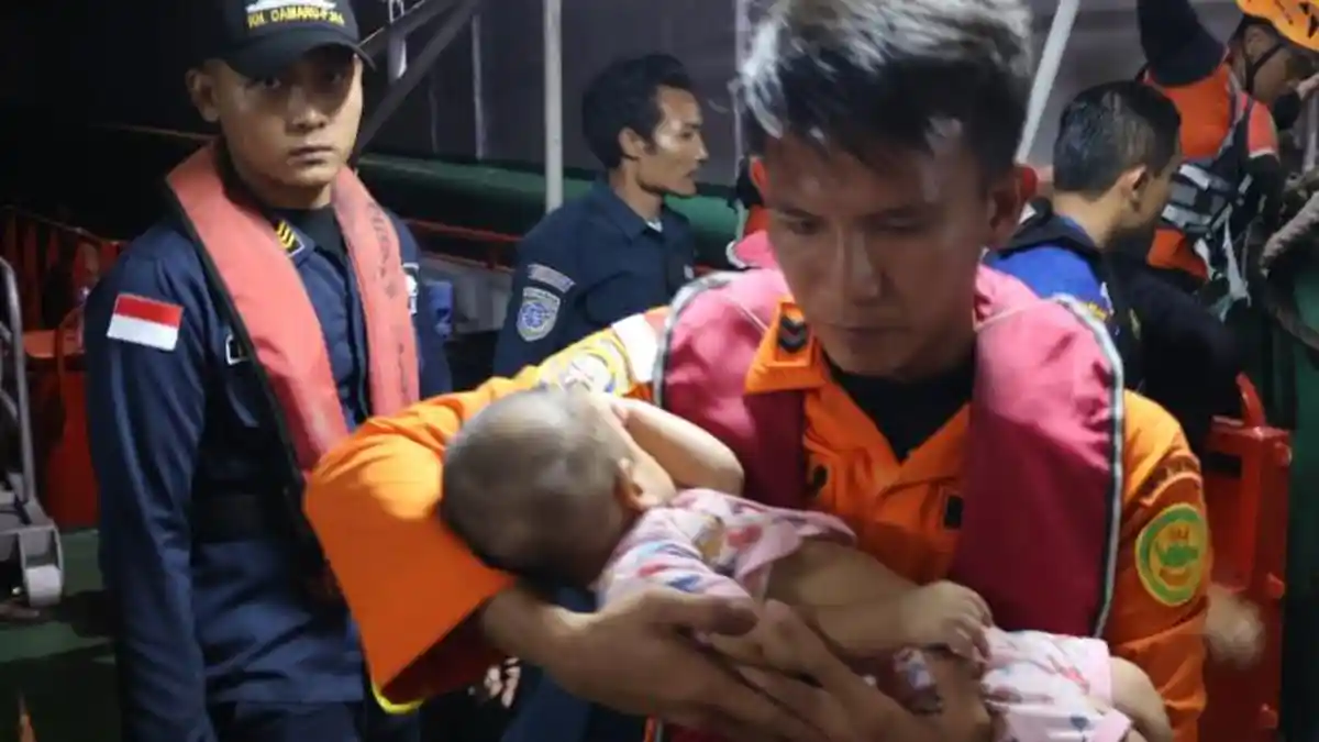 Dua Anak Penumpang Kapal KM Sakura Express Kandas Dilarikan ke Rumah Sakit