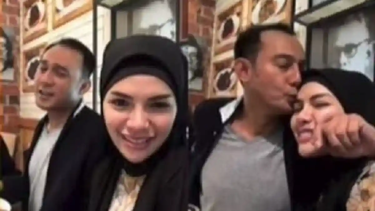 Nikita Mirzani Tak Akan Ceritakan Dipo Latief pada Anak Ketiganya: Gue Suruh Aja Dia Nonton YouTube