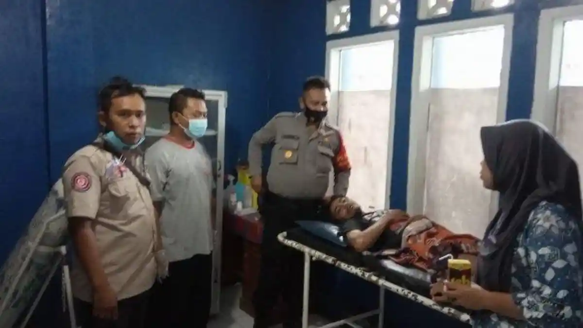 Bayi Selamat, Deden Dibawa ke Klinik Kesehatan, Dinding Rumah Roboh, Dampak Gempa 5.9 SR Pangandaran