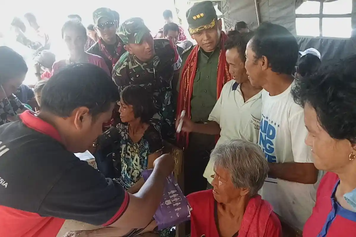 Kodim 1201 Mempawah Adakan Pengobatan Gratis di Desa Sekais, Peserta Membludak