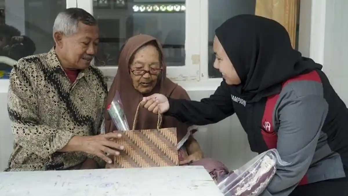 PT Kosmetika Global Indonesia Tanamkan Nilai 'Champion' Lewat J99 Corp Humanity Squad 2025