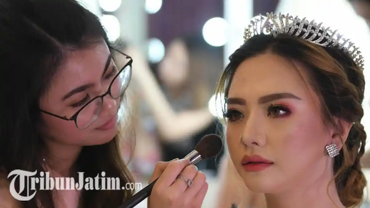 Make Up Pengantin Natural Tapi Tetap 'Flawless' ala Grace Wang, Pertajam Mata dengan Warna Merah Tua