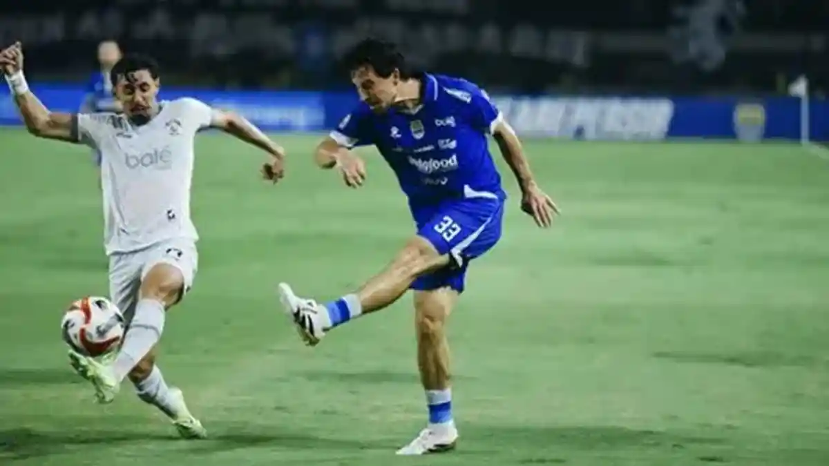 GOOLL The Proffesor Hujamkan Tendangan Mematikan