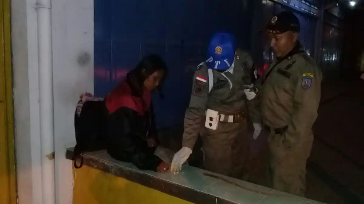 Satpol PP Kabupaten Tegal Kembalikan 4 PGOT Ke Keluarganya