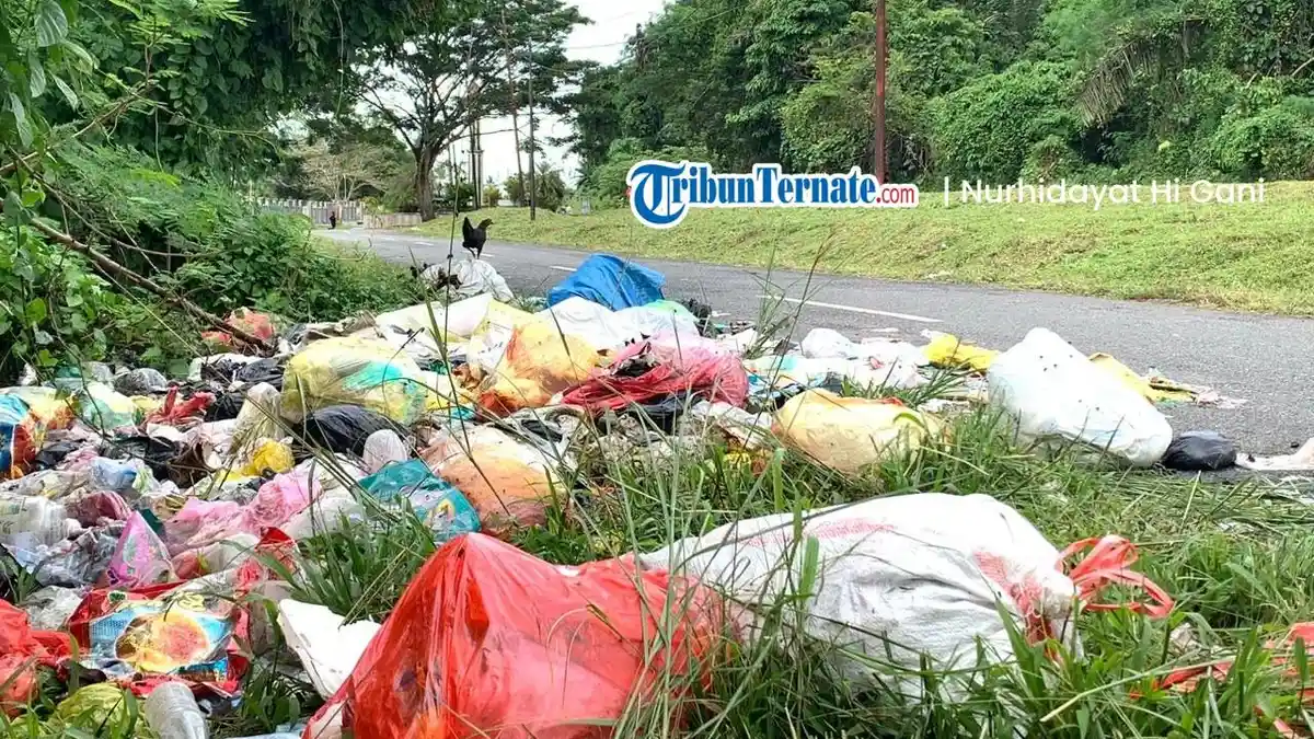 Sampah Plastik 'Kepung' Kawasan Tugu Pala Halmahera Selatan, Samsu Abubakar: Itu Ulah Warga
