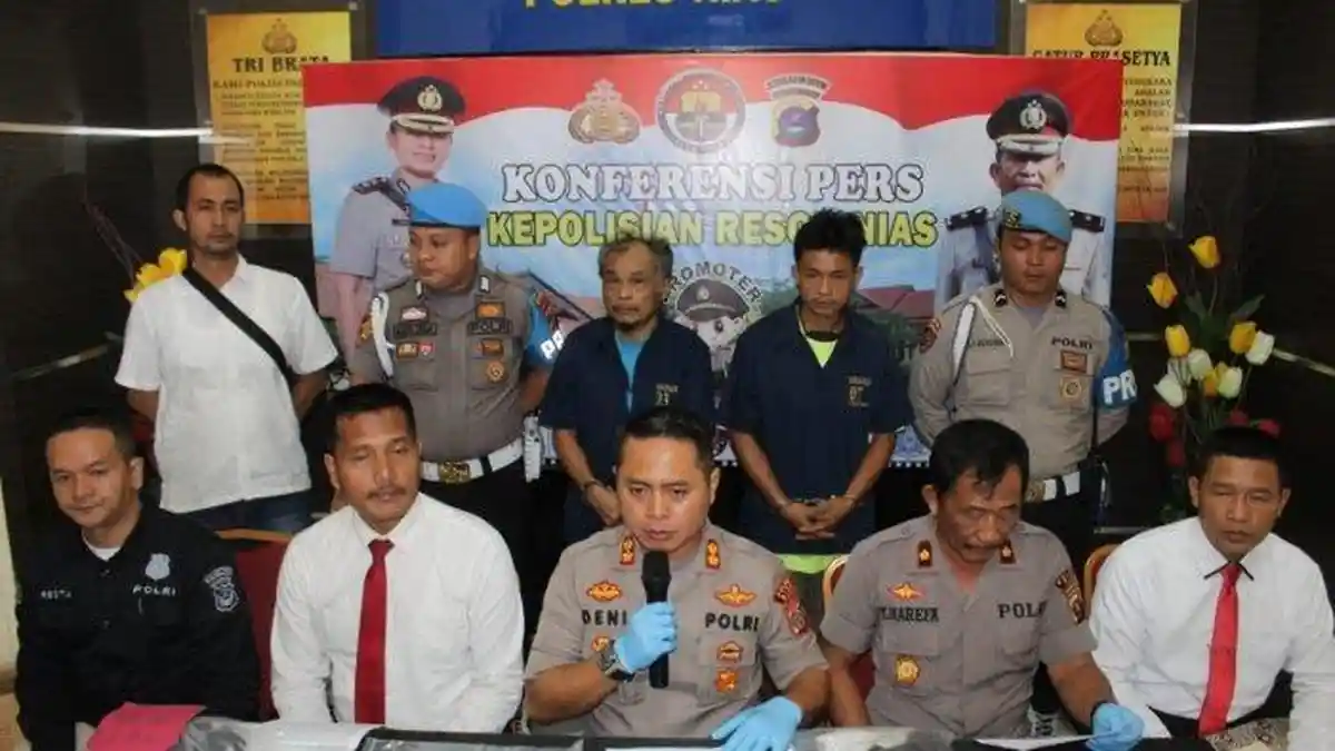 Rebutan Warisan, Kakak Adik Duel Bersenjata Tombak dan Parang