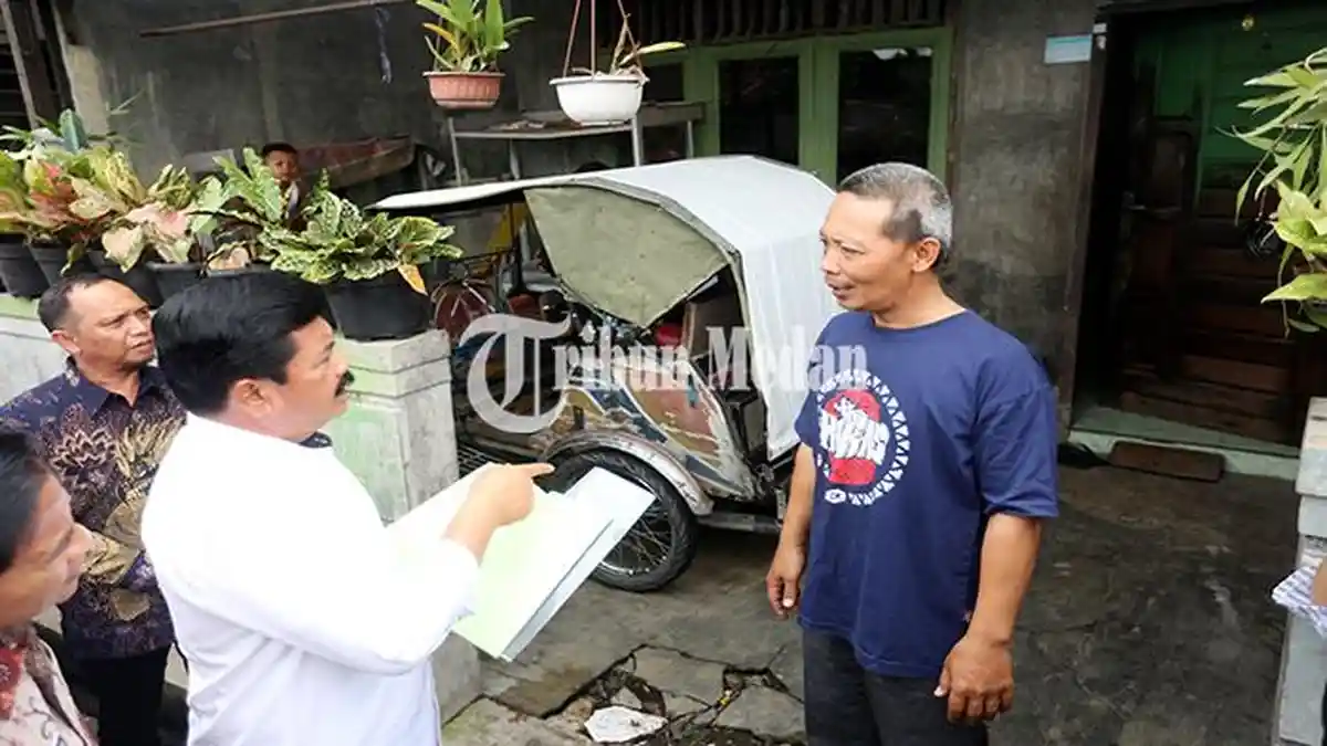Berita Foto: SANKSI Berat, Wali Kota Medan Bobby Nasution Peringatkan ASN Jika Bantu Mafia Tanah - 18122023_PEMBAGIAN-SERTIFIKAT-TANAH_ABDAN-SYAKURO-3.jpg
