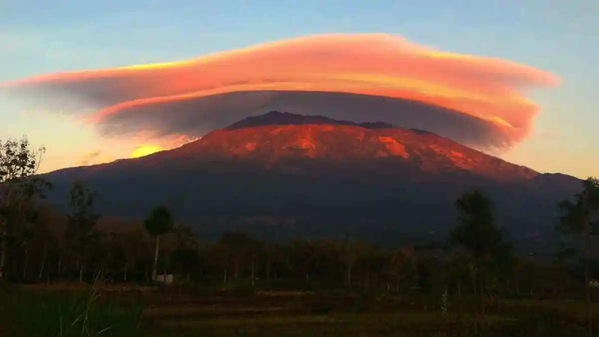 Heboh 4 Pendaki di Gunung Lawu Tak Ada Kabar, Harusnya Sudah Turun, Disebut Imbas Cuaca Ekstrem