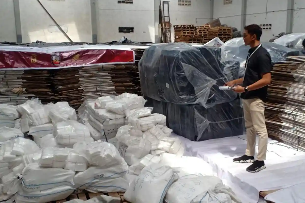 495 Kotak Suara KPU Solo Rusak, Ada Yang Robek Hingga Banyak Staples