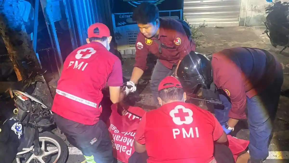 Kecelakaan Maut di Denpasar Bali, Pemotor Hantam Pohon Perindang, Tercium Bau Alkohol - Tribun-bali.com