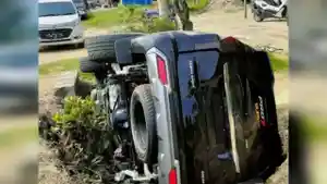 Dikendarai-Wanita-Pajero-Sport-Terperosok-di-Drainase-Kolaka-Timur.jpg