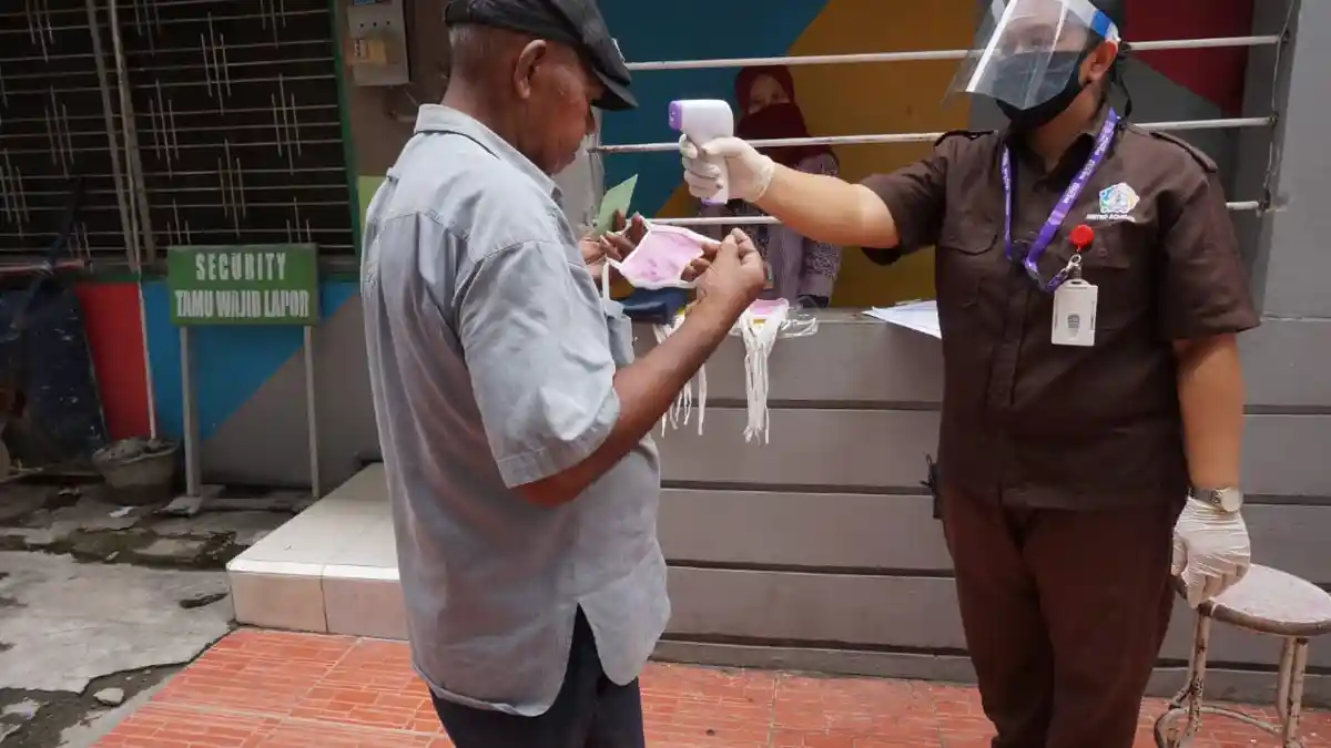 Tali Kasih Metro School, Berbagi dengan Terapkan Protokol Pencegahan Covid-19