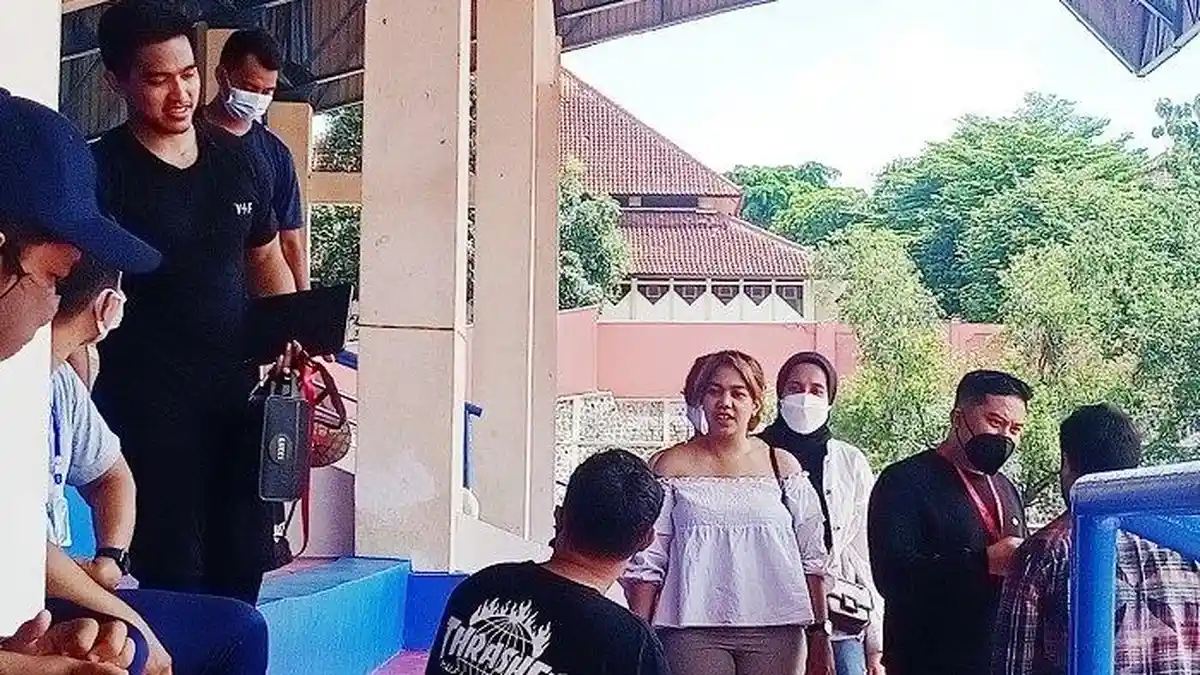 Terkuak, Perempuan Berhijab yang Temani Kaesang Cek Seleksi Persis Solo, Apakah Nadya Arifta?