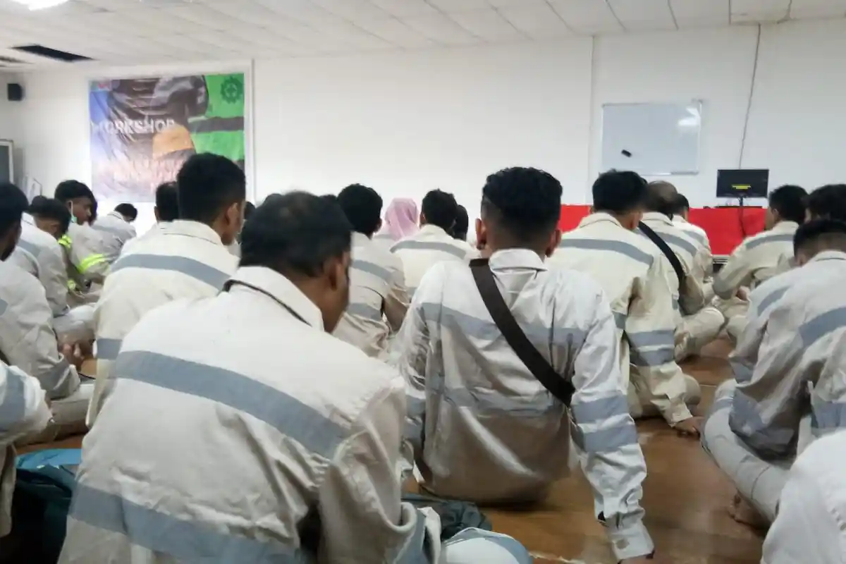 20 Alumni Pelatihan Excavator Angkatan I dan II BPVP Ternate Magang di PT IWIP