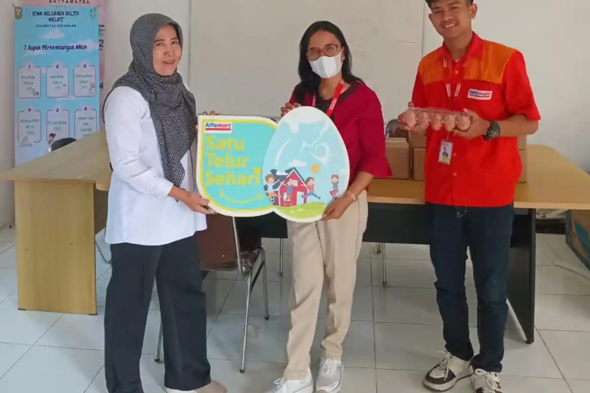 Program Satu Telur Sehari Alfamart Digelar di 25 Kota/Kabupaten