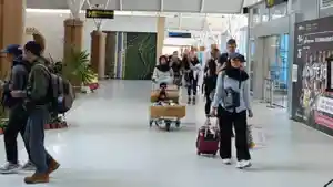 penumpang-bandara-lombok-14112024jpg.jpg