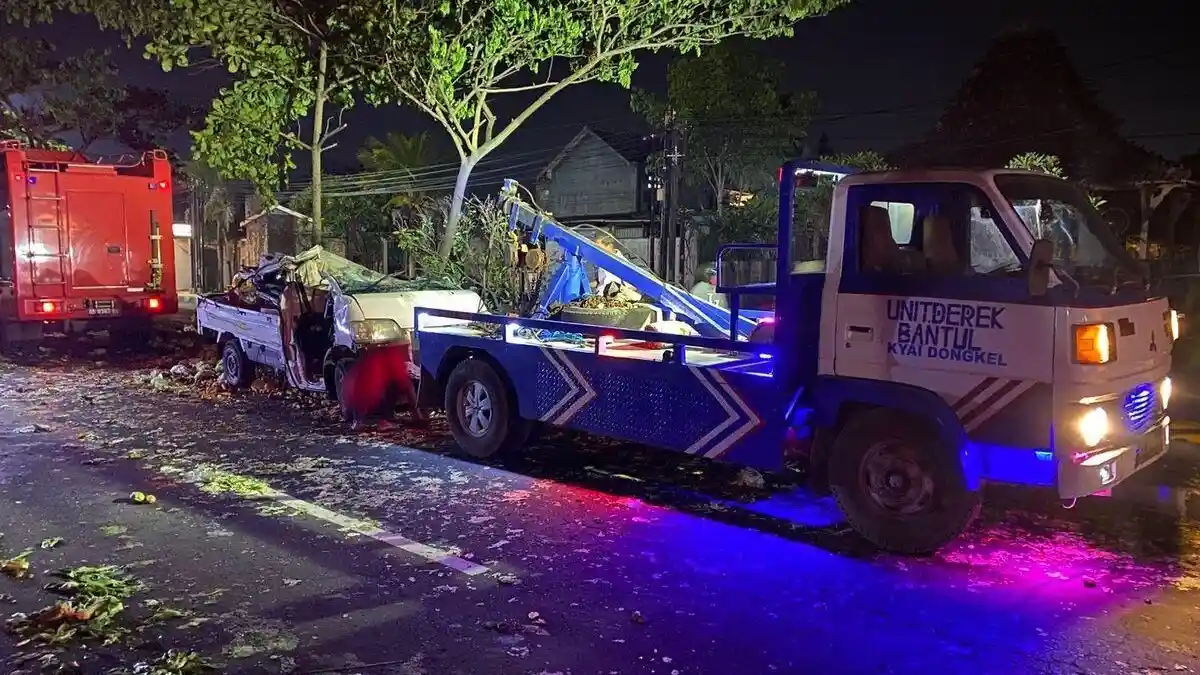 Pikap Hilang Kendali Tabrak Pohon, Sopir Tewas di Lokasi Kecelakaan