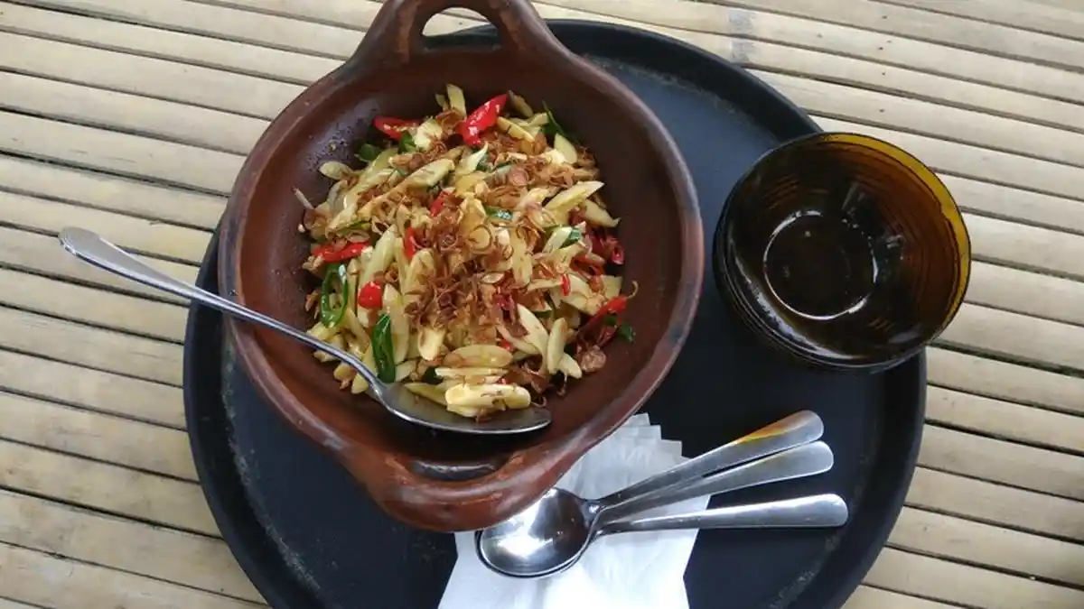 Kuliner Unik Ala Pawon Semar, Olah Salak jadi Oseng-oseng Nan Segar