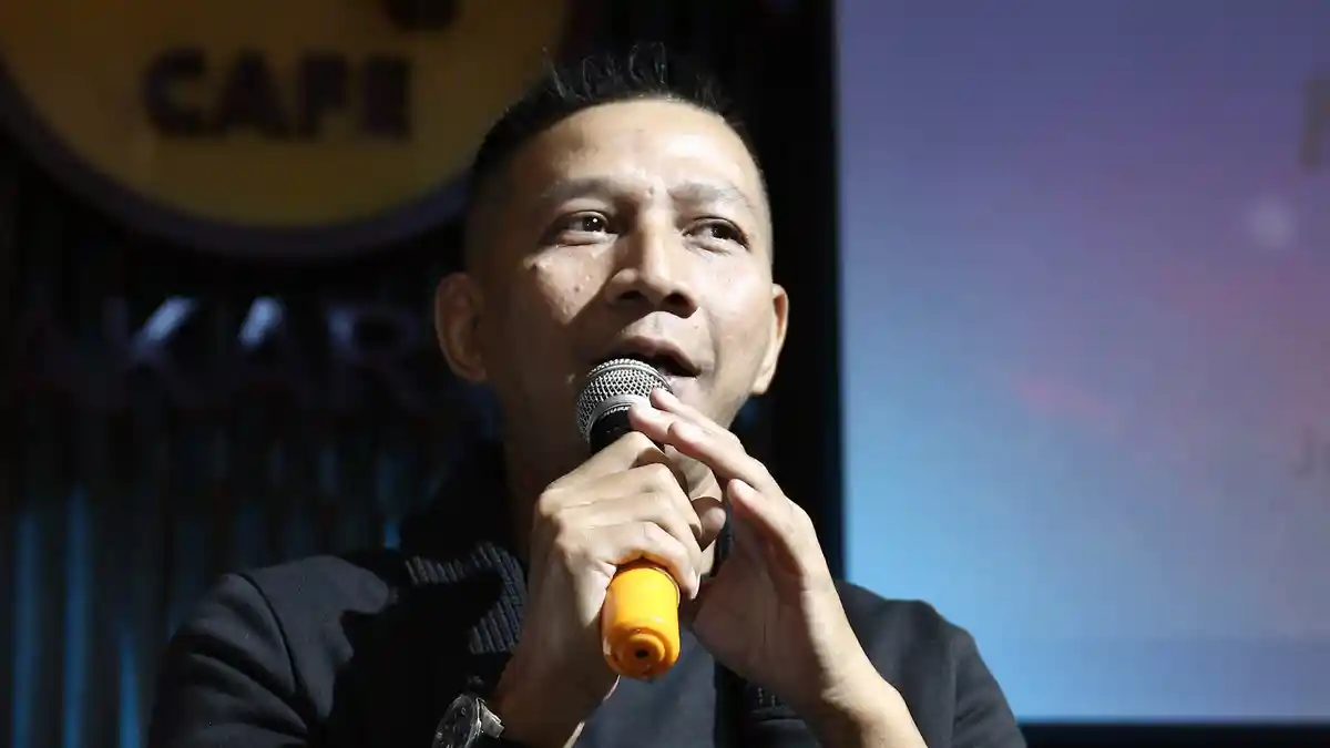 Sedang Beribadah Di Tanah Suci, Rowman Ungu Mendapat Kabar Duka