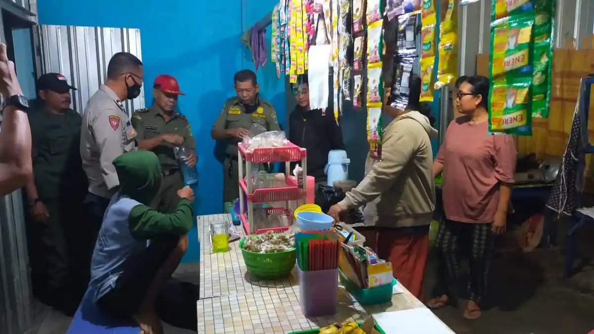 Gelar Operasi Pekat di Kudus, Polres Kudus Sita Puluhan Botol Minuman Beralkohol Dari Warung