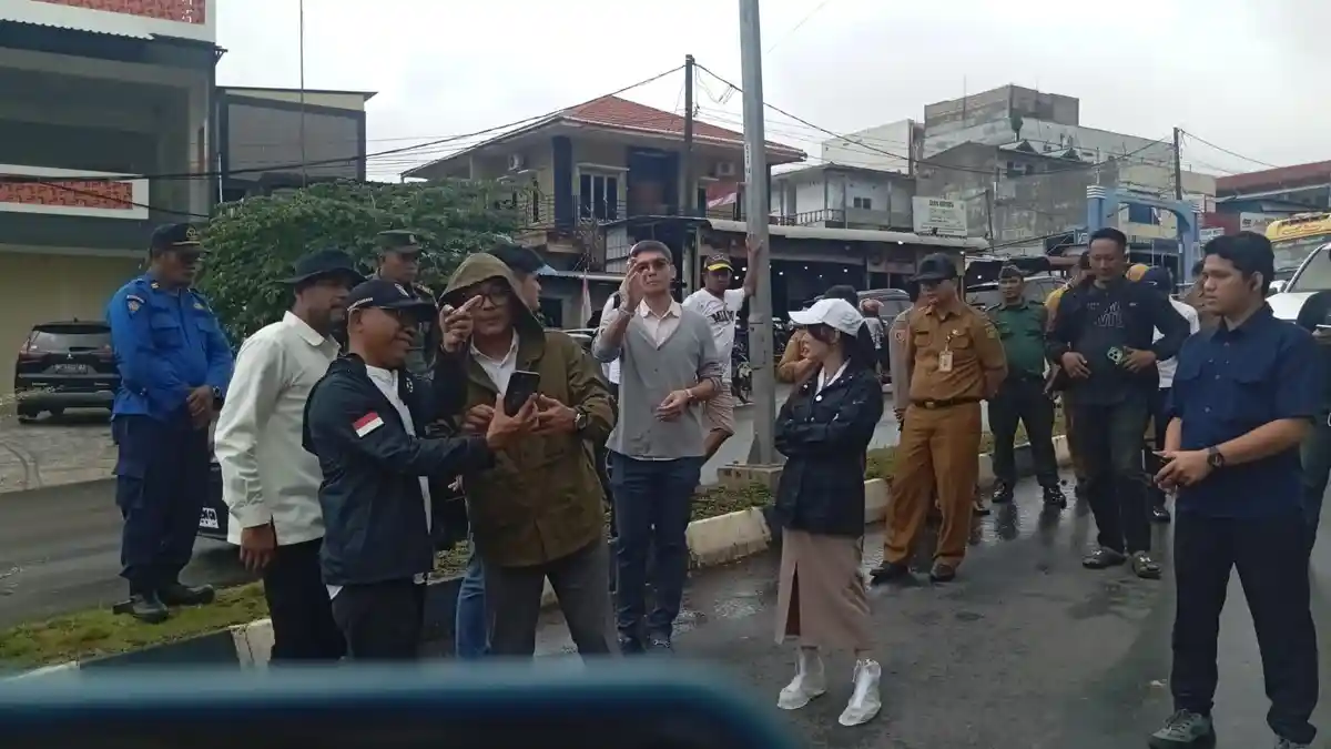 Wakil Walikota Batam Cek Lokasi Longsor di Bengkong, Li Claudia Minta Dinas Bina Marga Gerak Cepat