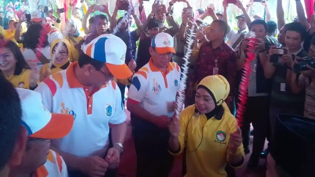 Video Ketika Ahok Ikut Demam Bergoyang Ge Mu Fa Mi Re Bareng, tapi Sering Salah Langkah