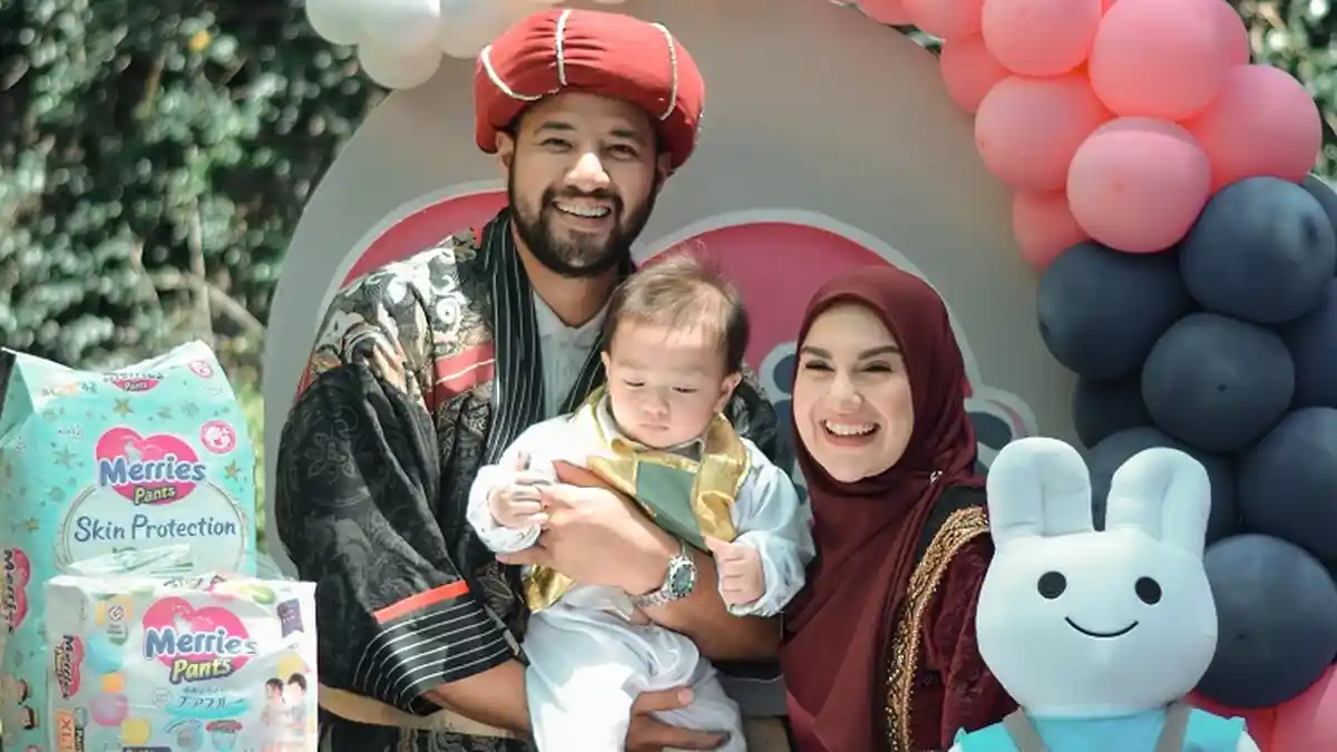 Ammar Zoni dan Irish Bella Rayakan Ulang Tahun Pertama Air Rumi Akbar 1453