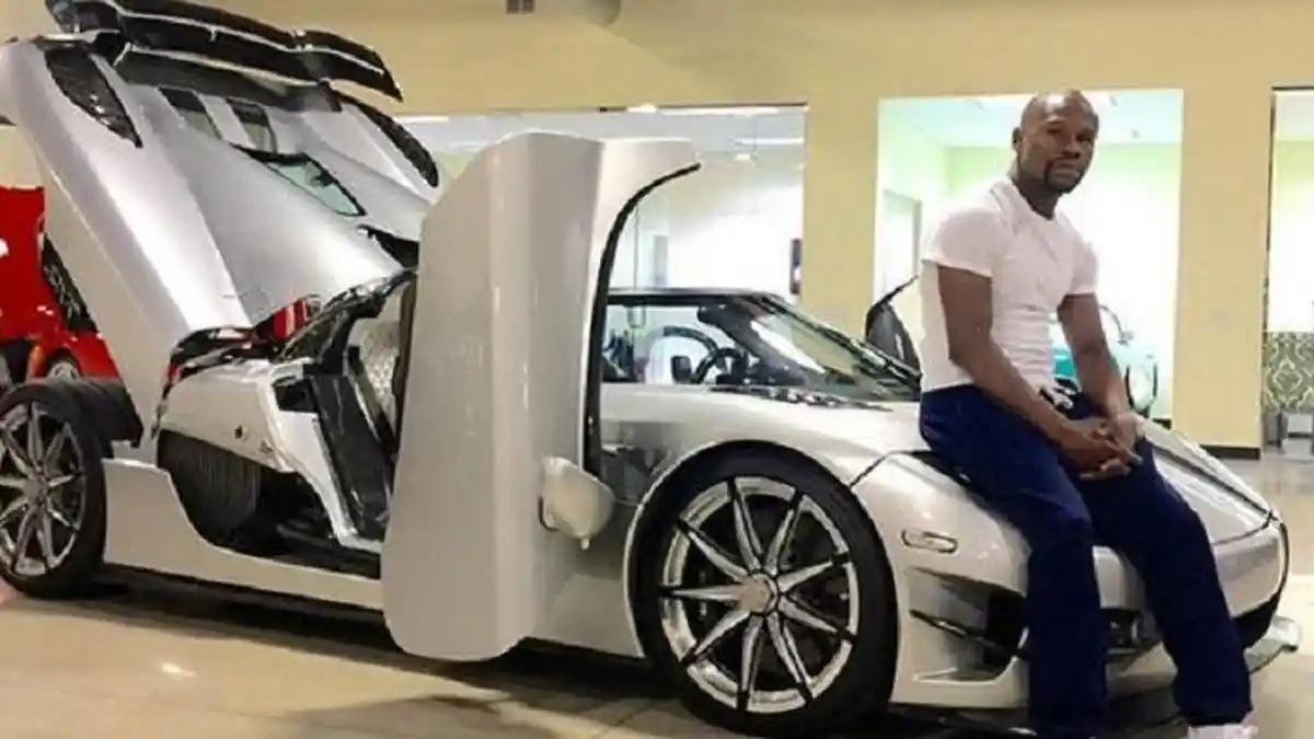Floyd Mayweather Pamer Mobil Super Cepat yang Cuma Ada Dua di Dunia