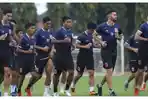 para-pemain-borneo-fc-melakukan-latihan-jelang-lawan-barito-putera-di-lapangan-uny-yogayakarta.jpg
