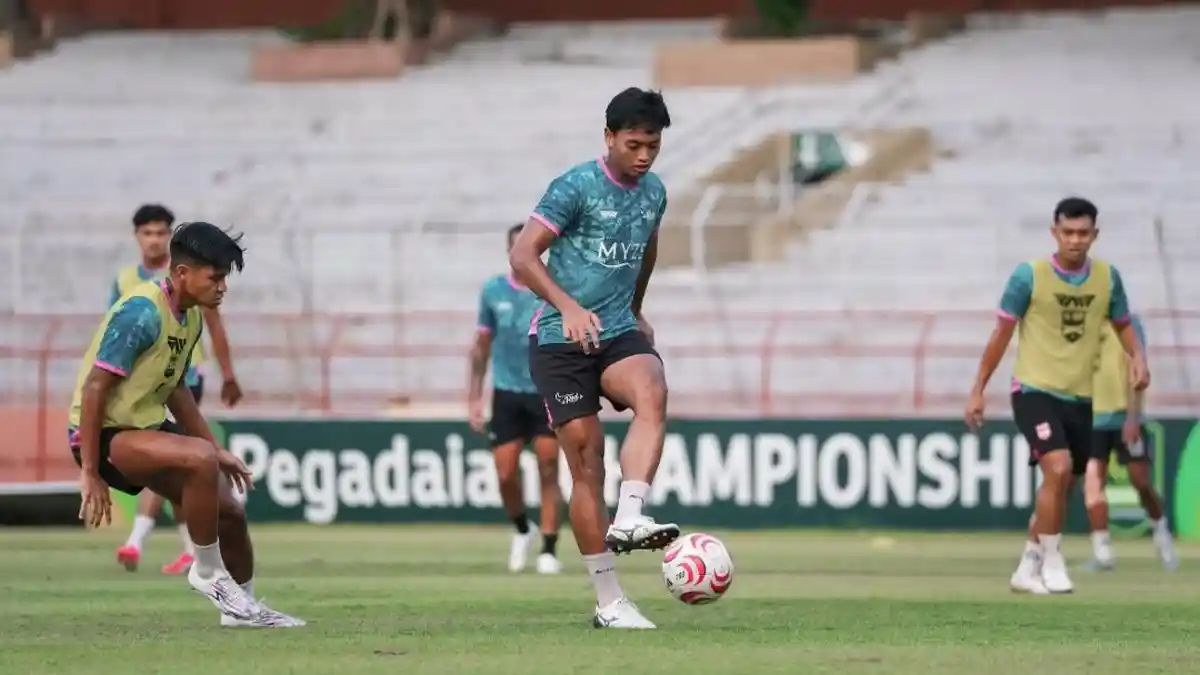 Optimistis Aji Santoso, de Red FC Bidik Poin di Kandang Persela