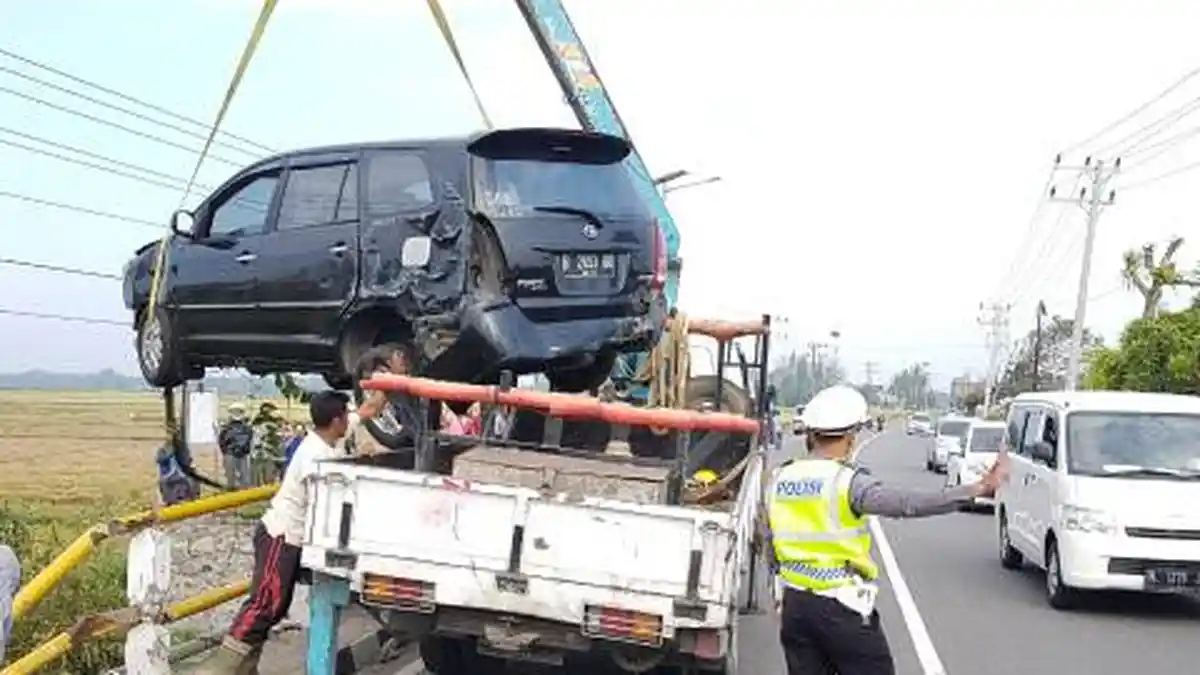 Innova Terjun ke Bawah Jembatan Blang Malu, Sopir asal Aceh Timur Selamat