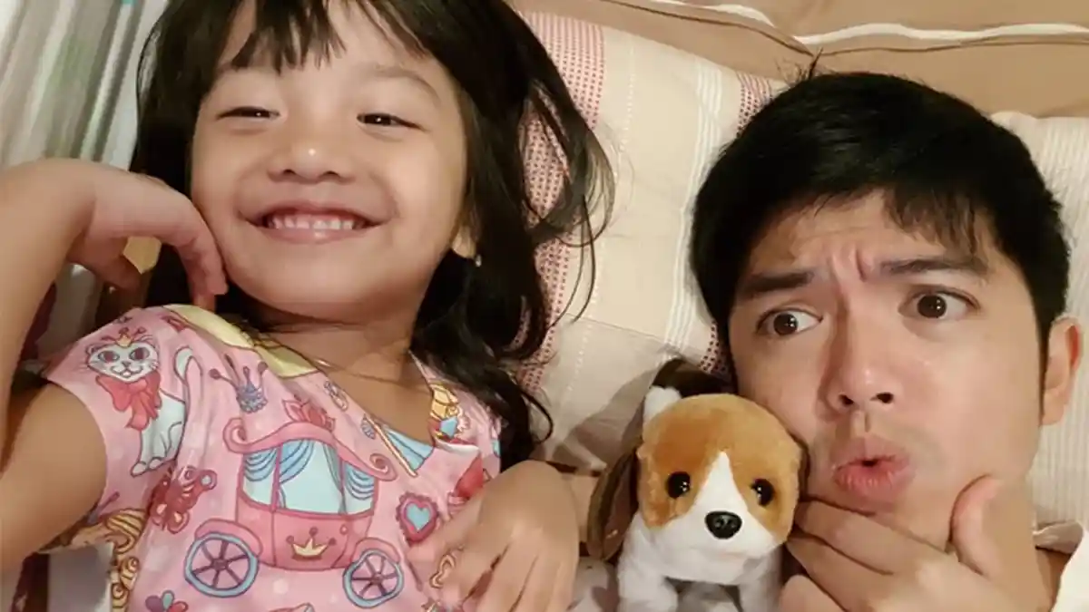 Habiskan Waktu Bareng Sang Putri, Begini Ekspresi Pasrah Nicky Tirta Saat Poninya Diberi Rol Rambut