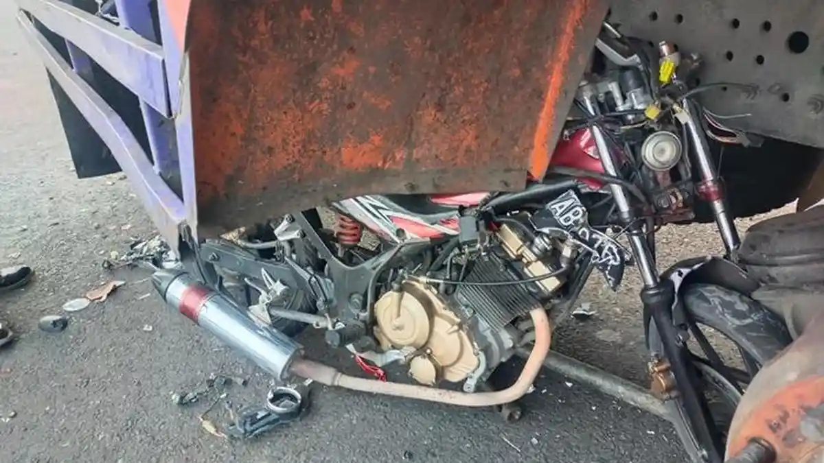 Sepeda Motor Seruduk Truk di Ring Road Bantul, Pengendara Alami Cedera Kepala Berat