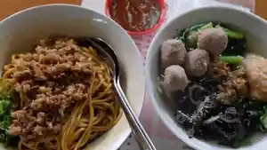 Mie-yamin-manis-spesial-dari-restoran-Mie-Baso-Laksana-Tasikmalaya.jpg