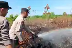 Gerak Cepat Polsek Singkawang Selatan Kendalikan Karhutla, Asap di Lahan Gambut Masih Dipantau