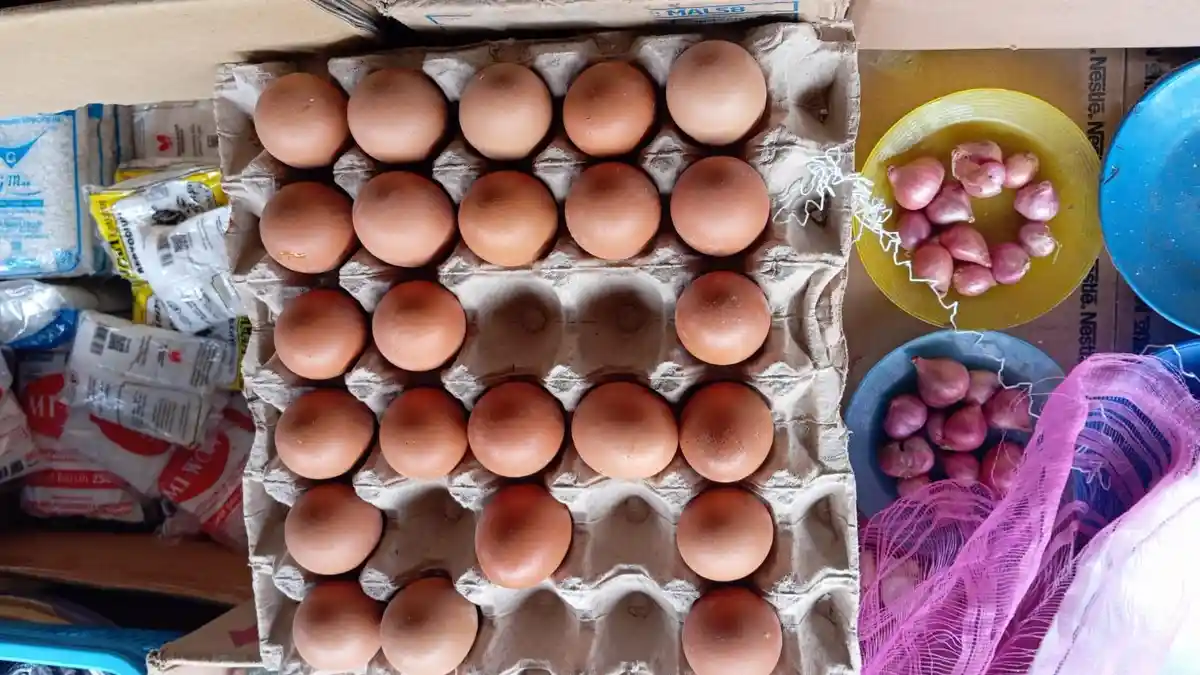 Jelang Idul Adha, Harga Telur Ayam hingga Bawang di Pasar Langgur Maluku Tenggara Terpantau Stabil