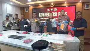 20260424-Penjual-Busur.jpg
