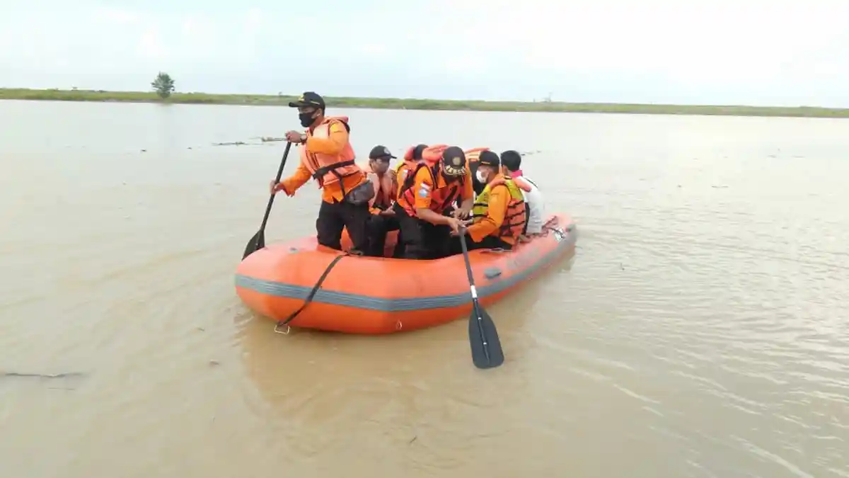 Tim SAR Masih Cari 2 Warga Desa Jogosimo yang Tenggelam di Muara Sungai Lukulo Kebumen