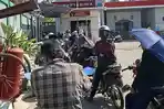 Antrean-panjang-di-SPBU-Idi-Rayeuk-Aceh-Timur-oleh-masyarakat.jpg