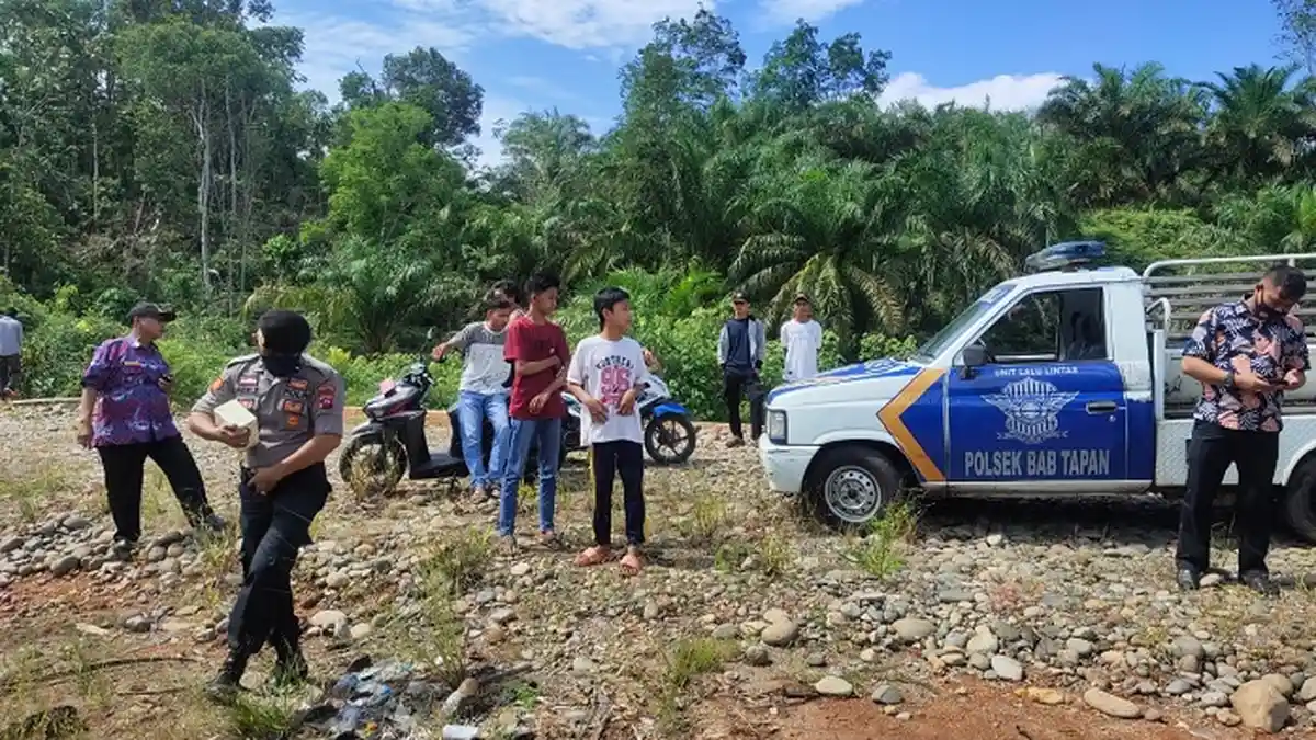 Penemuan Tengkorak & Kerangka Manusia di Pesisir Selatan, Ada Kaos Ungu hingga Sandal Eiger di TKP