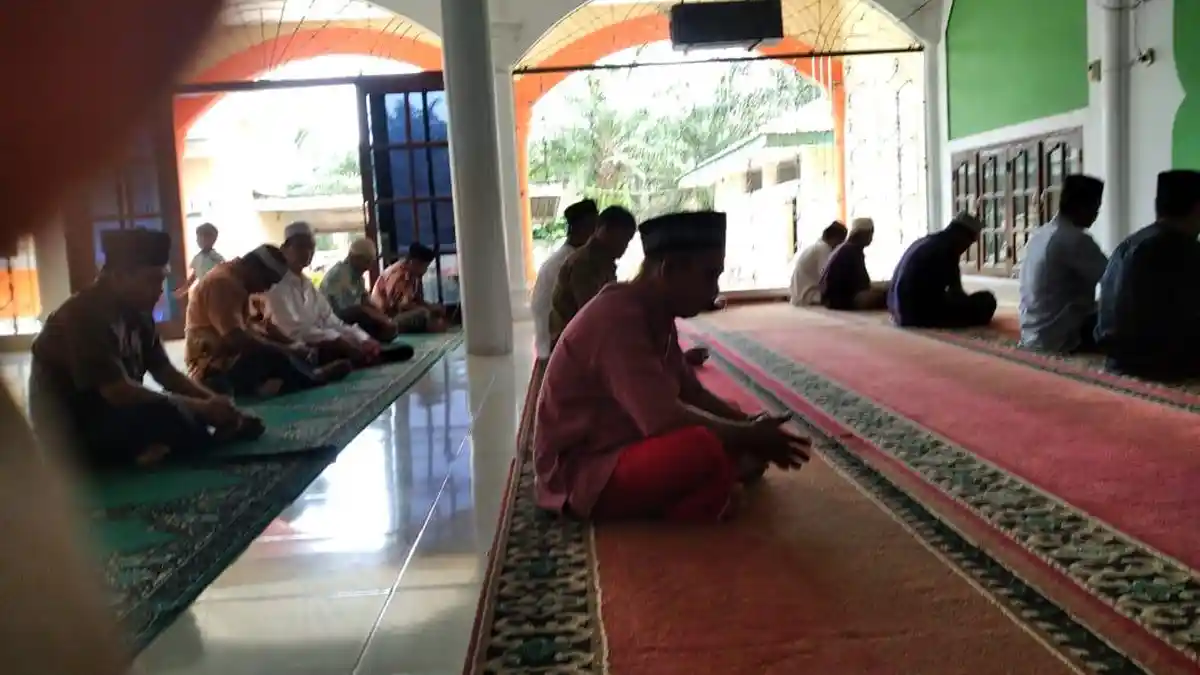 Bhabinkamtibmas Polsek Bosar Maligas Simalungun Sampaikan Pesan Anti-Radikalisme dalam Khotbah Jumat
