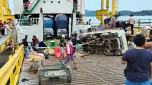 Truk-ODOL-terguling-di-Pelabuhan-Roro-Jagoh-Lingga.jpg