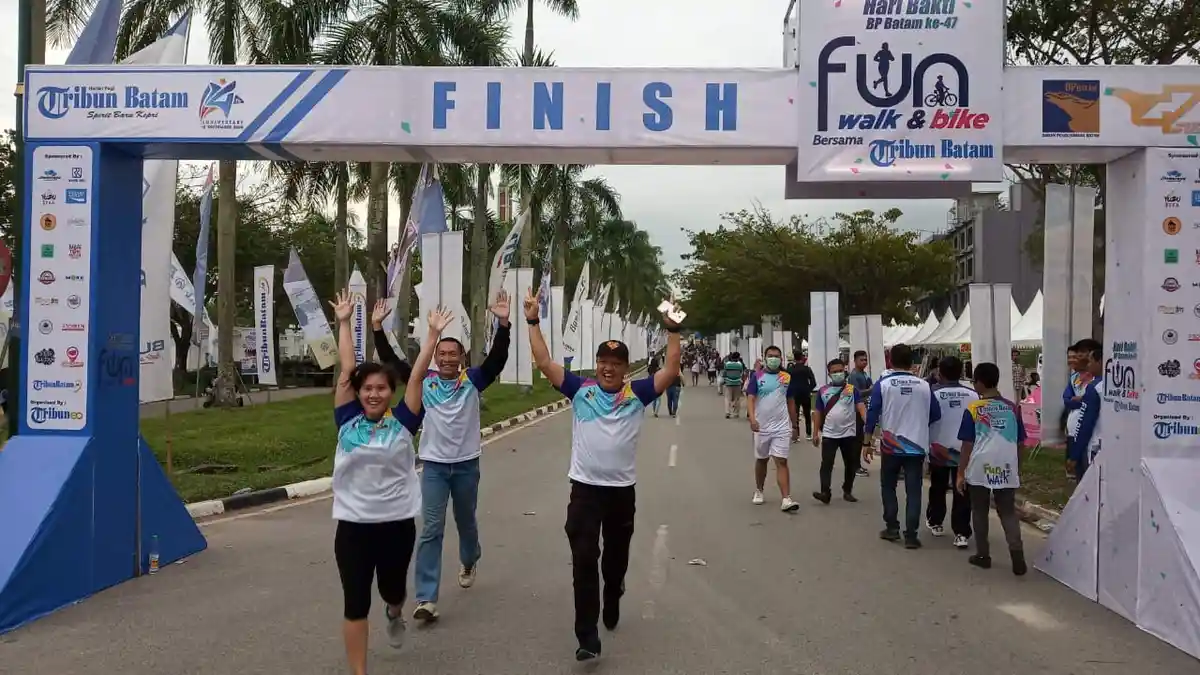 Peserta Fun Walk dan Fun Bike Tiba di Garis Finish. Begini Ungkapan ...
