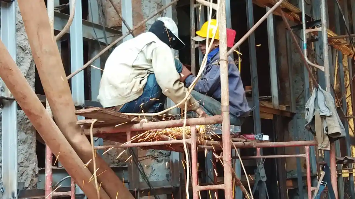 Beda Warna Helm Proyek Jadi Penanda Apa Jabatannya