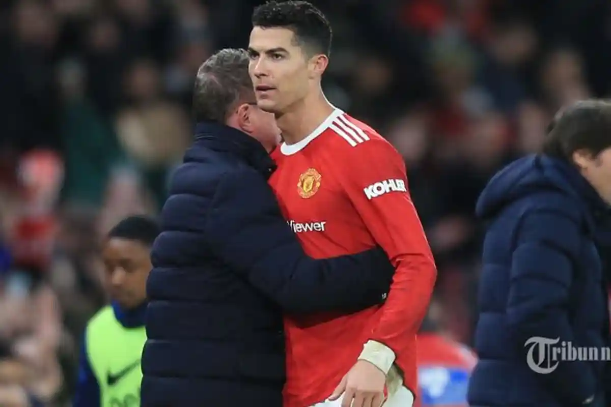 Viral Video Cristiano Ronaldo Banting HP Fans, Imbas Manchester United Kalah dari Liverpool